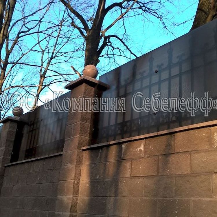 забор из цветного поликарбоната